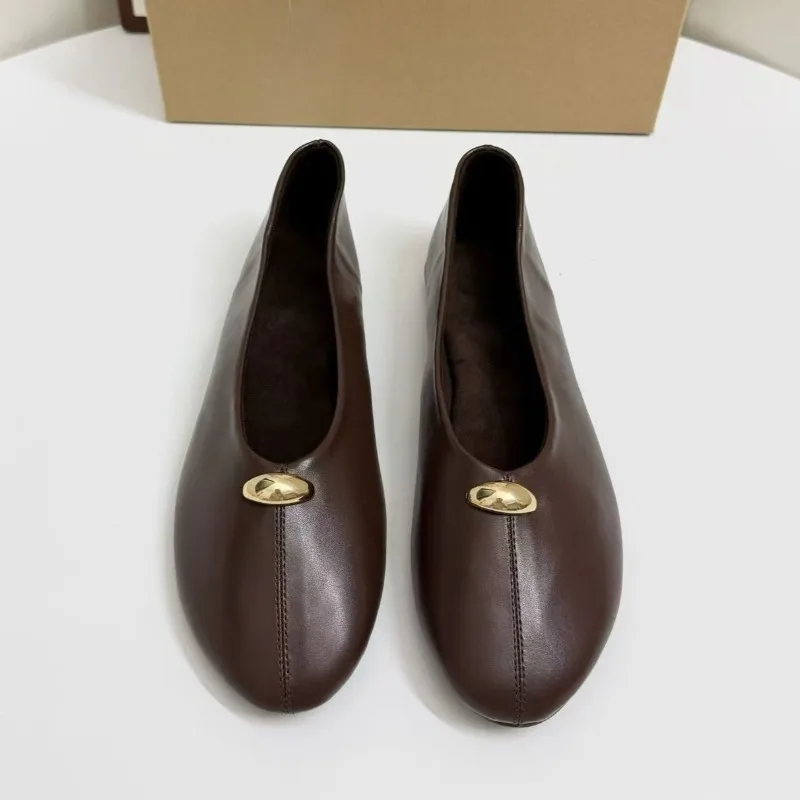 Soft Leather Women Ballet Flats Metal Decoration Retro Round Toe Lightweight Shallow Comfortable Office Work Ladies Shoes