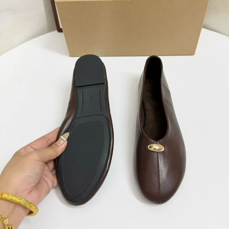 Soft Leather Women Ballet Flats Metal Decoration Retro Round Toe Lightweight Shallow Comfortable Office Work Ladies Shoes