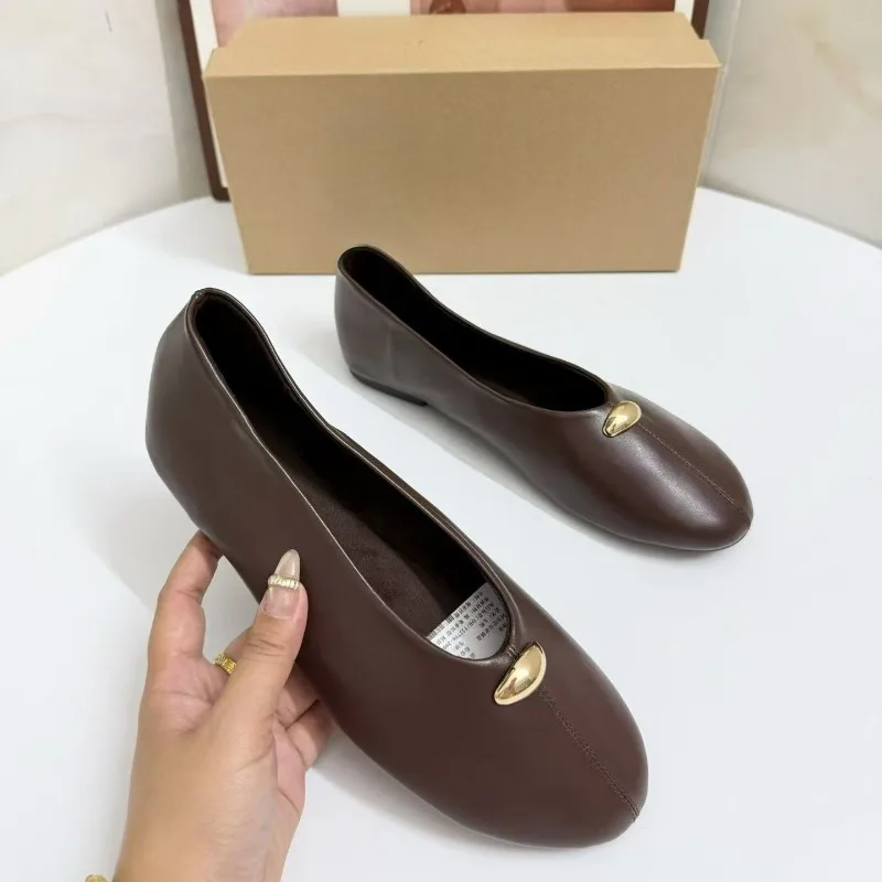 Soft Leather Women Ballet Flats Metal Decoration Retro Round Toe Lightweight Shallow Comfortable Office Work Ladies Shoes
