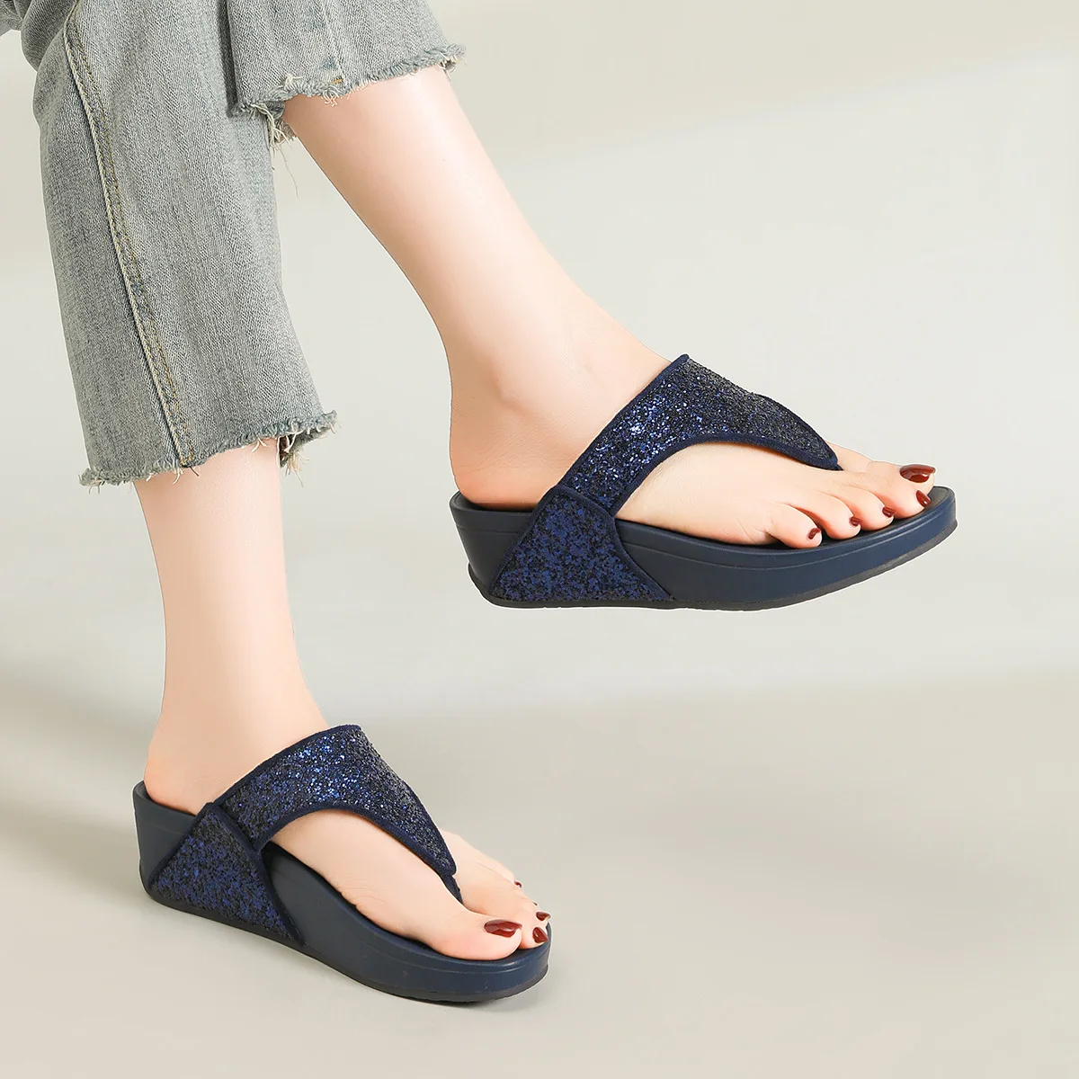 Women's slippers 2026 summer new style clip on cool slippers with sloping heels beach shoes for women