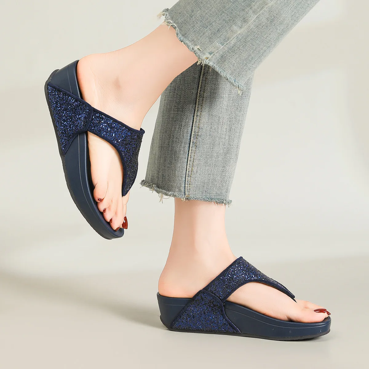 Women's slippers 2026 summer new style clip on cool slippers with sloping heels beach shoes for women