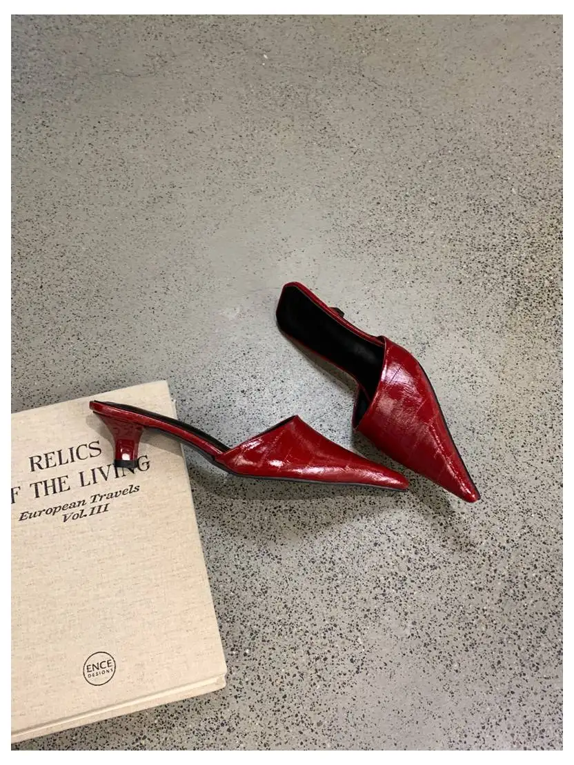 2026 Woman Slippers Pointed Toe Outside Dress Sandals Slides Mules Low Heel Shoes For Women Comfortable Luxury Korea Style Pumps