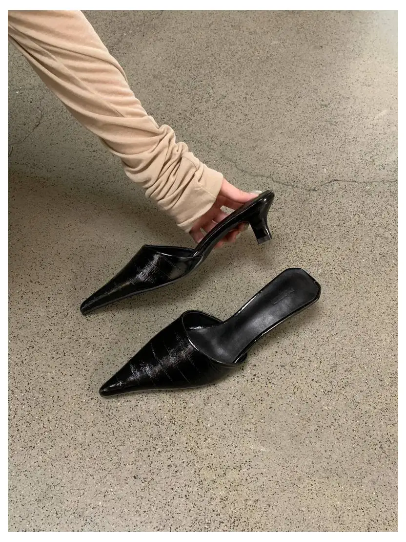 2026 Woman Slippers Pointed Toe Outside Dress Sandals Slides Mules Low Heel Shoes For Women Comfortable Luxury Korea Style Pumps