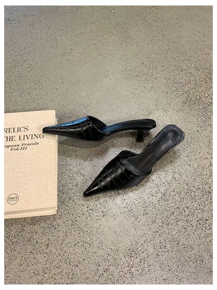 2026 Woman Slippers Pointed Toe Outside Dress Sandals Slides Mules Low Heel Shoes For Women Comfortable Luxury Korea Style Pumps