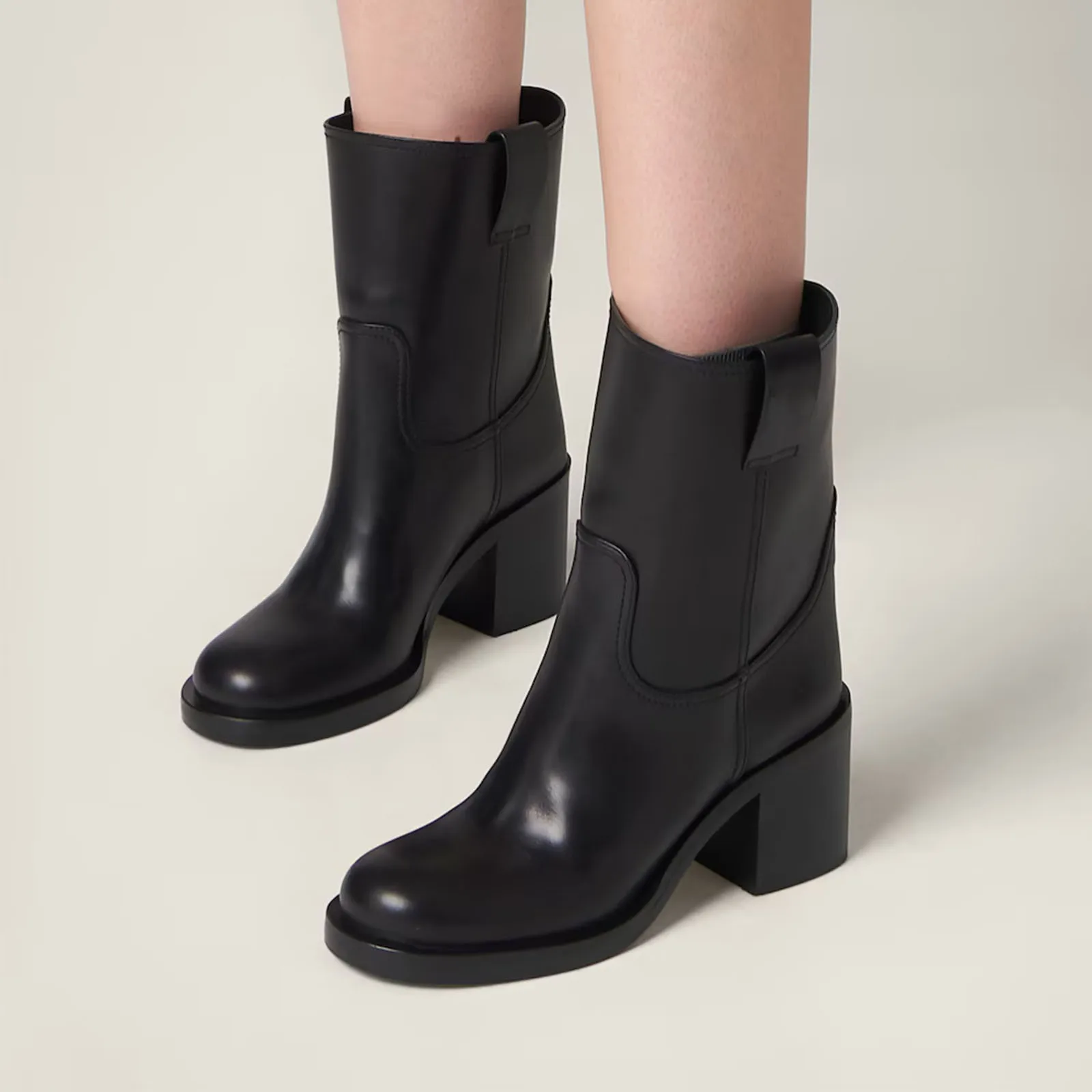 Arden Furtado Women's Spring Cowhide Ankle Boots Black Round Toe Pull-On Chunky Heels Modern Large Size Simple Style