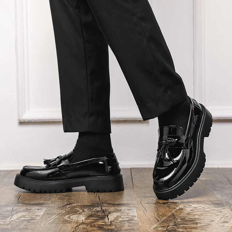 Fashion New Tassel Loafers Men's White Casual Leather Shoes Brand British Style Thick Soled Comfort Walking Business Men's Shoes