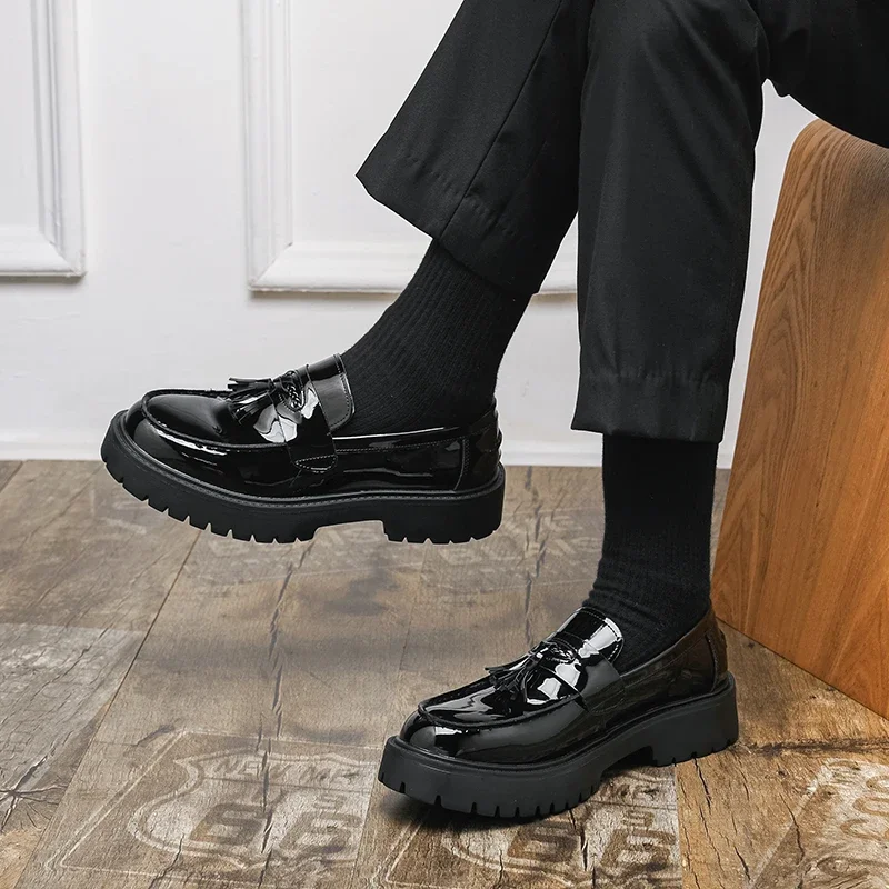 Fashion New Tassel Loafers Men's White Casual Leather Shoes Brand British Style Thick Soled Comfort Walking Business Men's Shoes