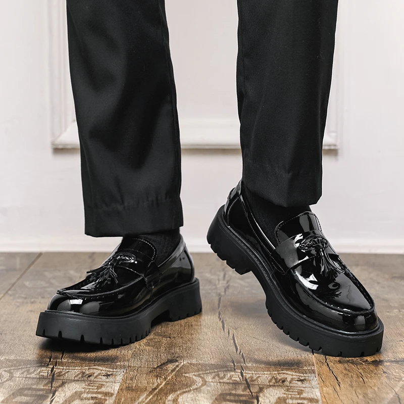 Fashion New Tassel Loafers Men's White Casual Leather Shoes Brand British Style Thick Soled Comfort Walking Business Men's Shoes