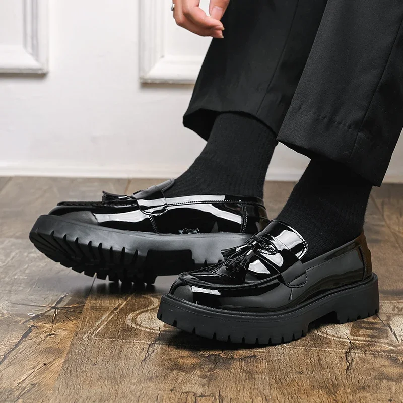 Fashion New Tassel Loafers Men's White Casual Leather Shoes Brand British Style Thick Soled Comfort Walking Business Men's Shoes