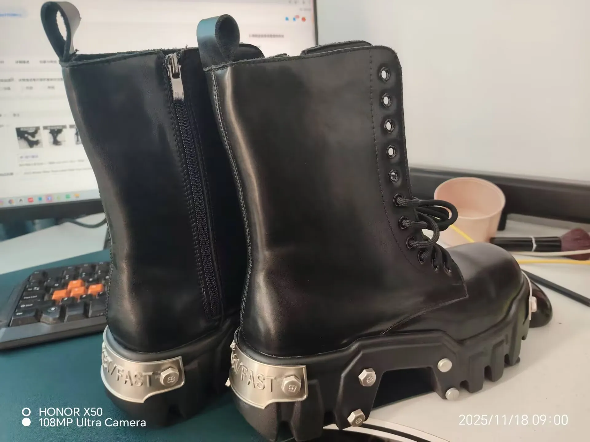 2026 New Fashion Platform Women's Retro Punk Tooling Couple Dark Rock Locomotive Boots Trendy Shoes