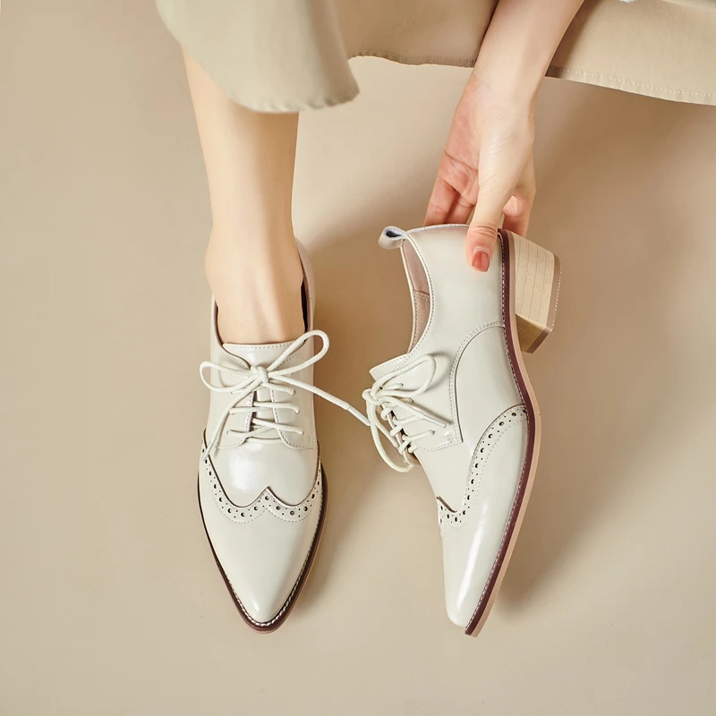 2025 Women's European and American New Spring and Autumn Pointed Leather Lace up Middle Heel Retro Blake Lefu Single Shoes