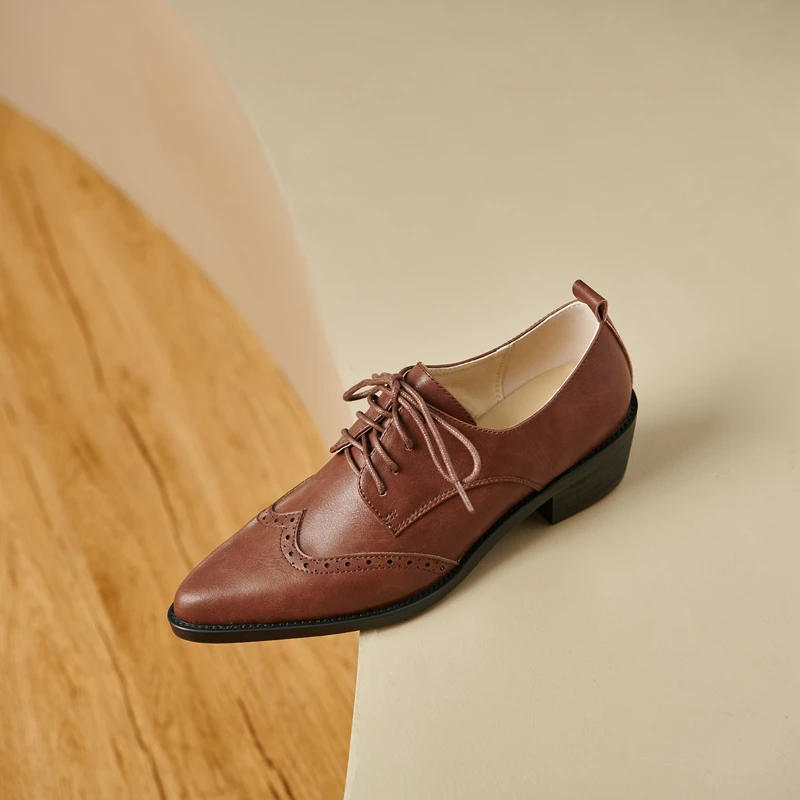 2025 Women's European and American New Spring and Autumn Pointed Leather Lace up Middle Heel Retro Blake Lefu Single Shoes