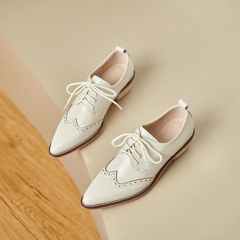 2025 Women's European and American New Spring and Autumn Pointed Leather Lace up Middle Heel Retro Blake Lefu Single Shoes