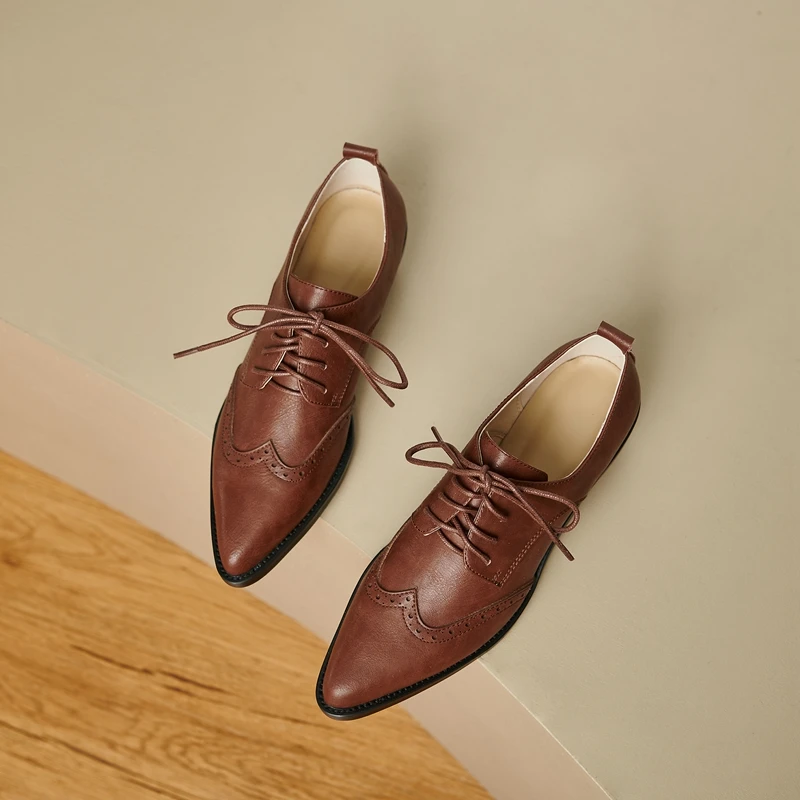 2025 Women's European and American New Spring and Autumn Pointed Leather Lace up Middle Heel Retro Blake Lefu Single Shoes