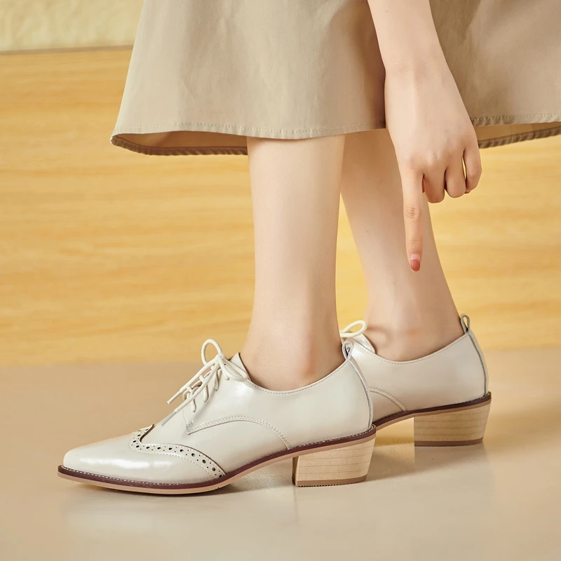 2025 Women's European and American New Spring and Autumn Pointed Leather Lace up Middle Heel Retro Blake Lefu Single Shoes