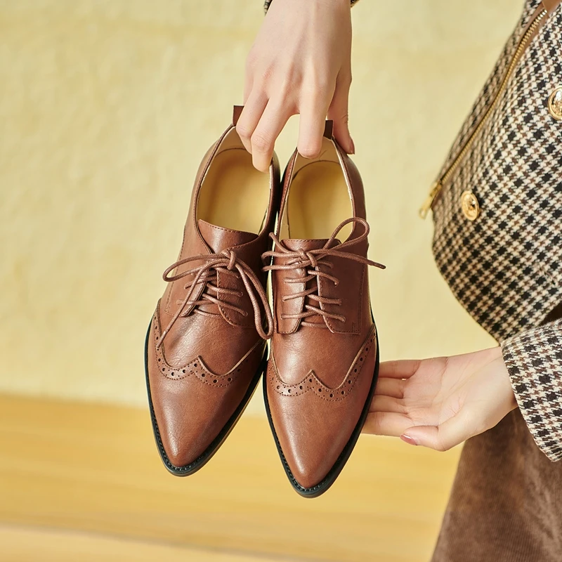 2025 Women's European and American New Spring and Autumn Pointed Leather Lace up Middle Heel Retro Blake Lefu Single Shoes