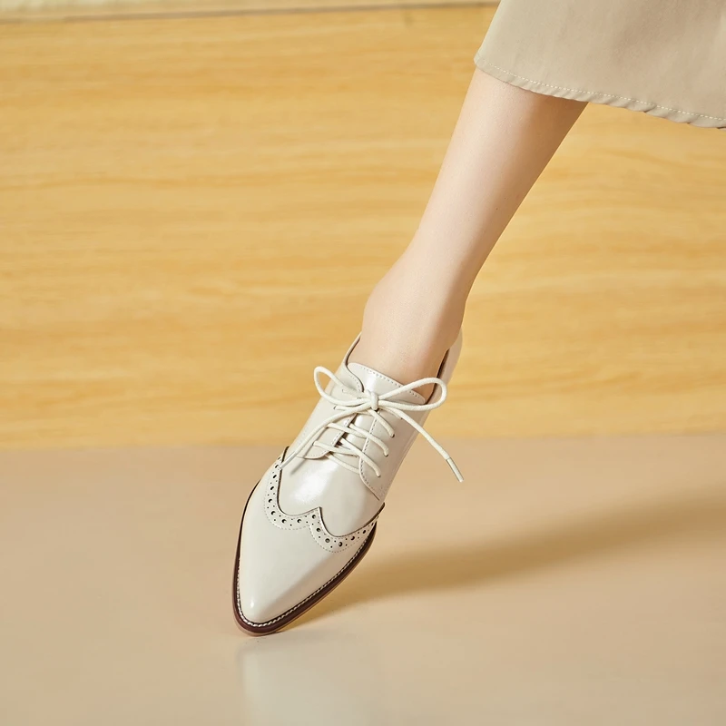 2025 Women's European and American New Spring and Autumn Pointed Leather Lace up Middle Heel Retro Blake Lefu Single Shoes