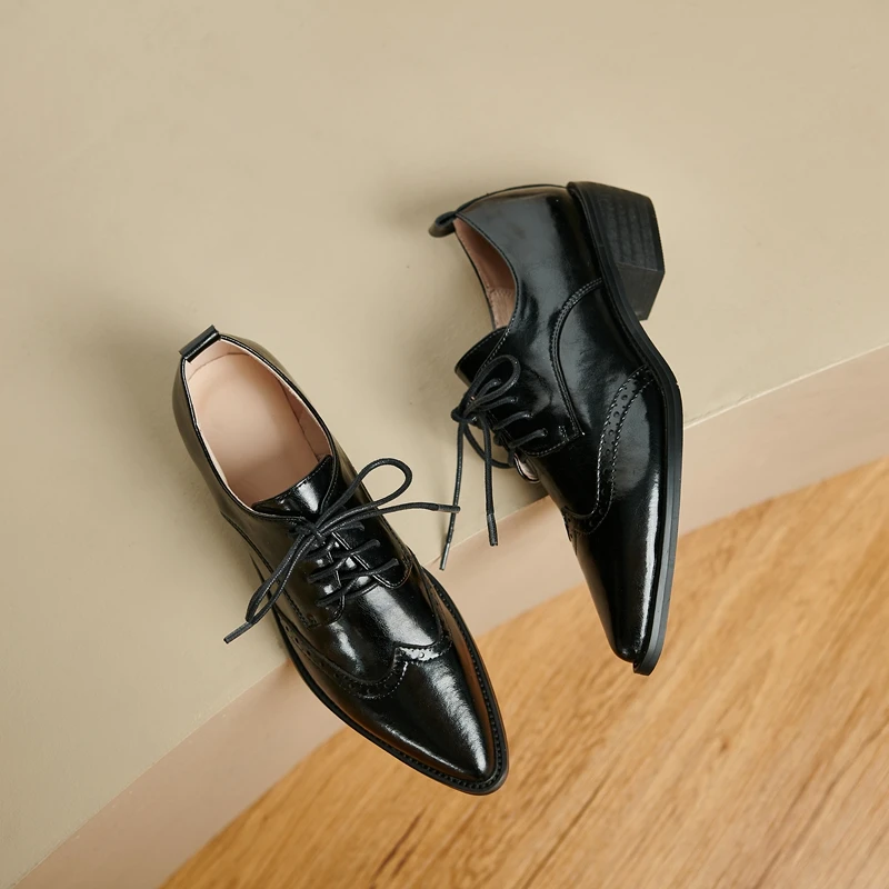 2025 Women's European and American New Spring and Autumn Pointed Leather Lace up Middle Heel Retro Blake Lefu Single Shoes