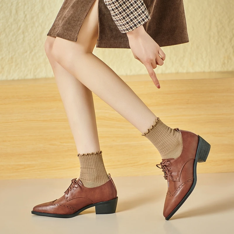 2025 Women's European and American New Spring and Autumn Pointed Leather Lace up Middle Heel Retro Blake Lefu Single Shoes