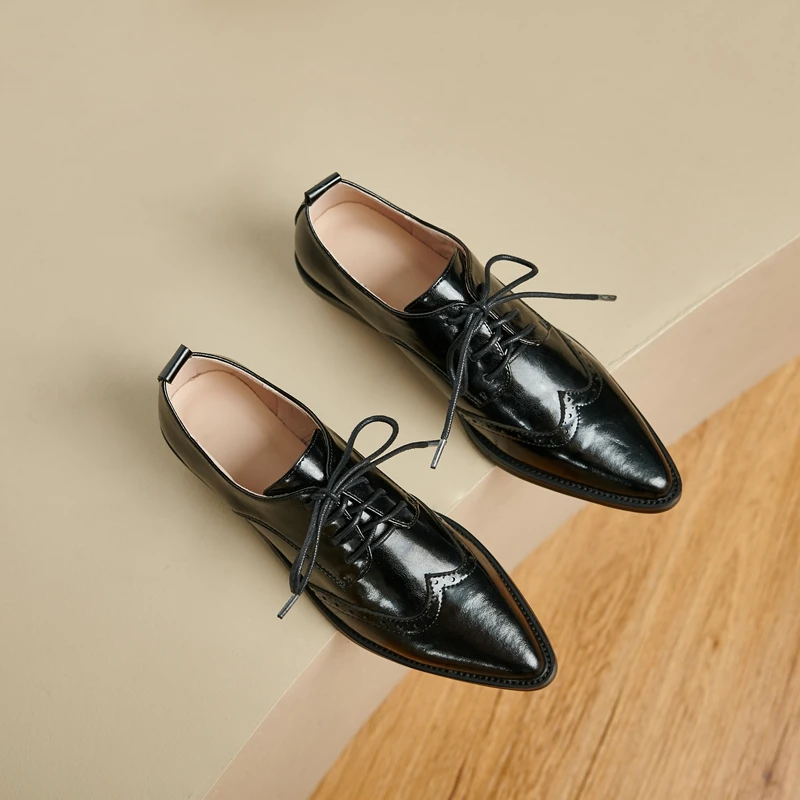 2025 Women's European and American New Spring and Autumn Pointed Leather Lace up Middle Heel Retro Blake Lefu Single Shoes