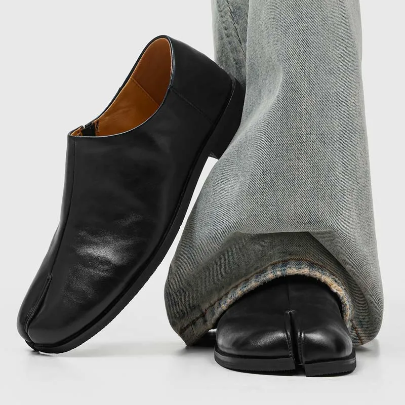 High-end Designer Split Toe Tabi Baotou Men's Slippers Fashion Men's Sneakers and Casual Shoes Retro Leather Slip-On Men's Shoes