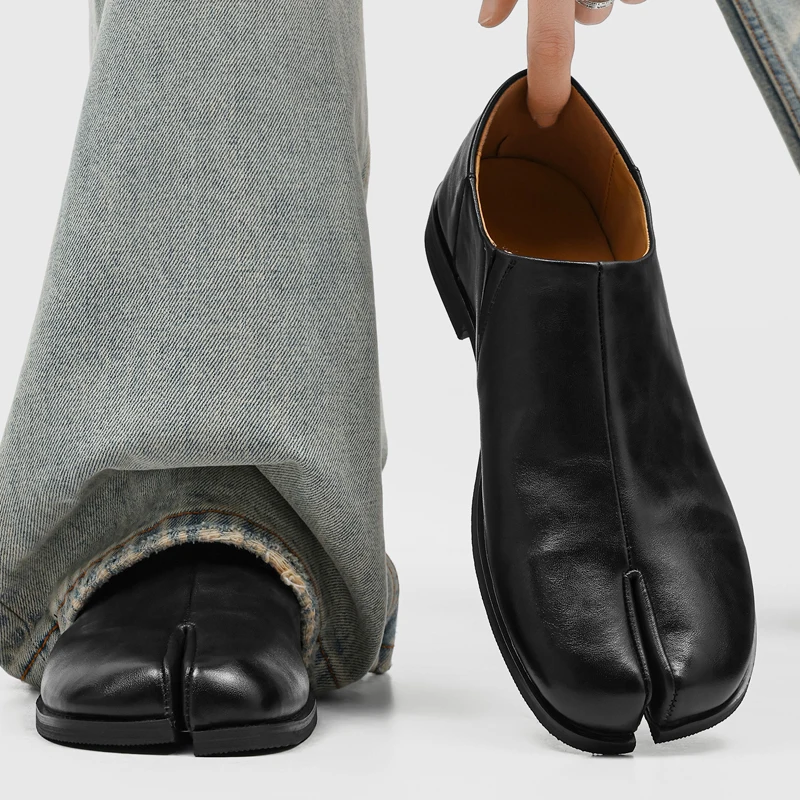 High-end Designer Split Toe Tabi Baotou Men's Slippers Fashion Men's Sneakers and Casual Shoes Retro Leather Slip-On Men's Shoes