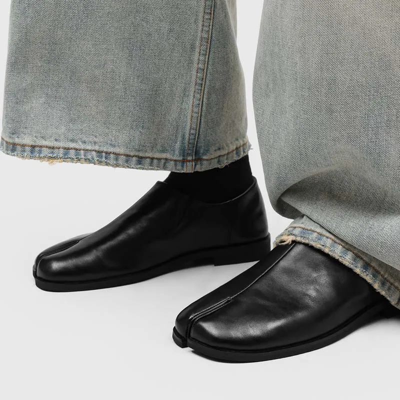 High-end Designer Split Toe Tabi Baotou Men's Slippers Fashion Men's Sneakers and Casual Shoes Retro Leather Slip-On Men's Shoes
