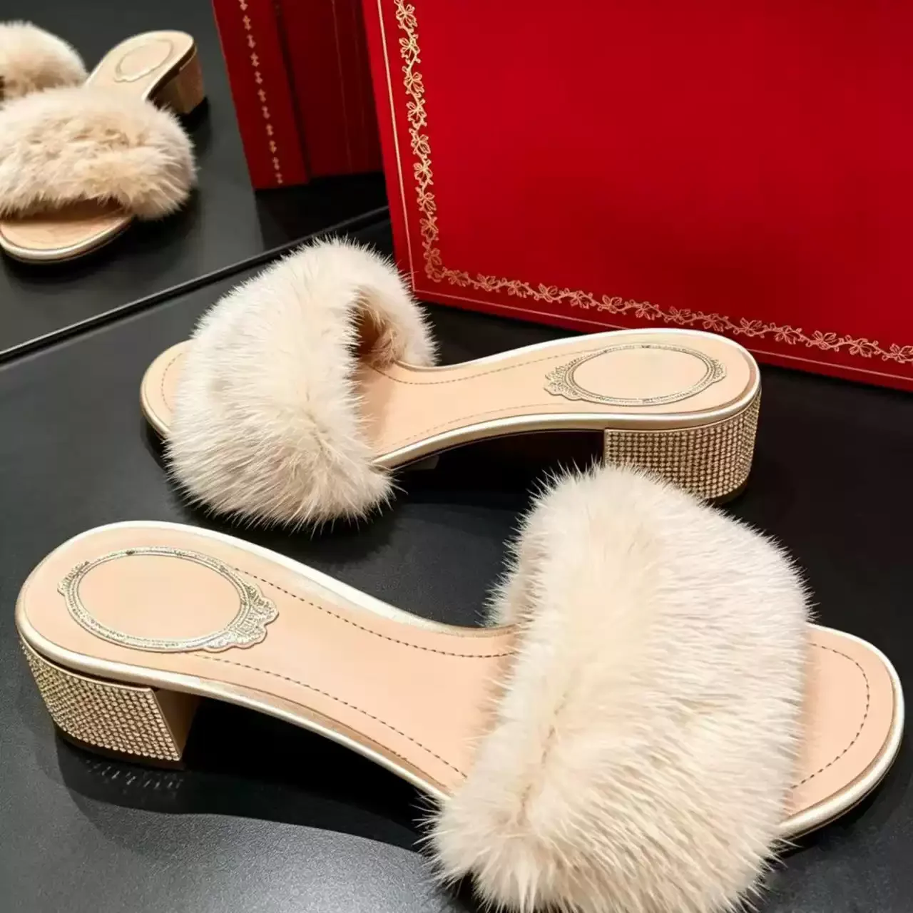 Autumn/Winter New Arrivals Women's Apricot Furry Slippers Rhinestone Block Heel Mules Open Toe Slip On Luxury Sexy Slippers
