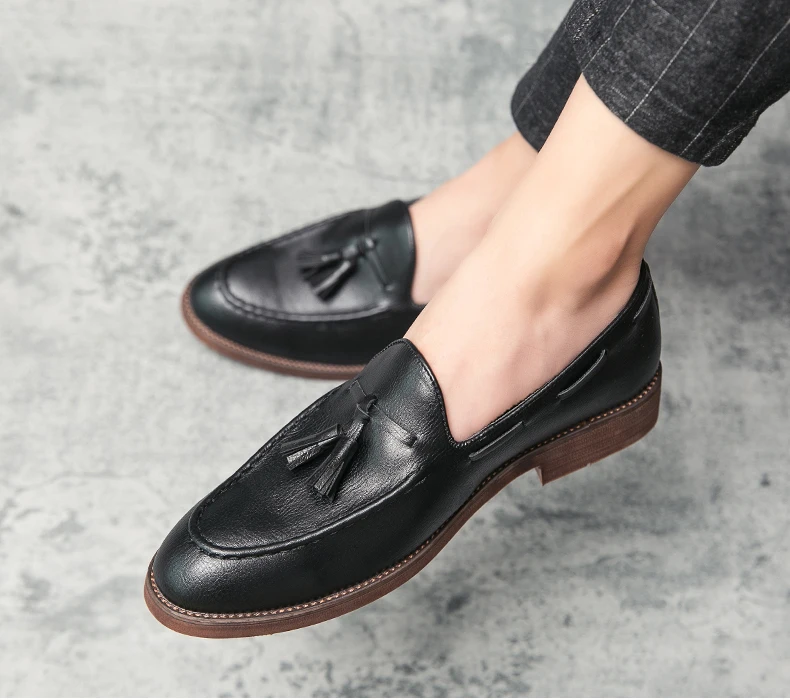 New High Quality Pointed Casual Leather Shoes Men's Wedding Shoes Bullock Fringe A Slip-On Beef Sole Stylist Fashion Shoes