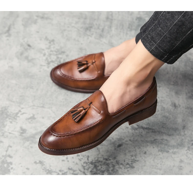 New High Quality Pointed Casual Leather Shoes Men's Wedding Shoes Bullock Fringe A Slip-On Beef Sole Stylist Fashion Shoes