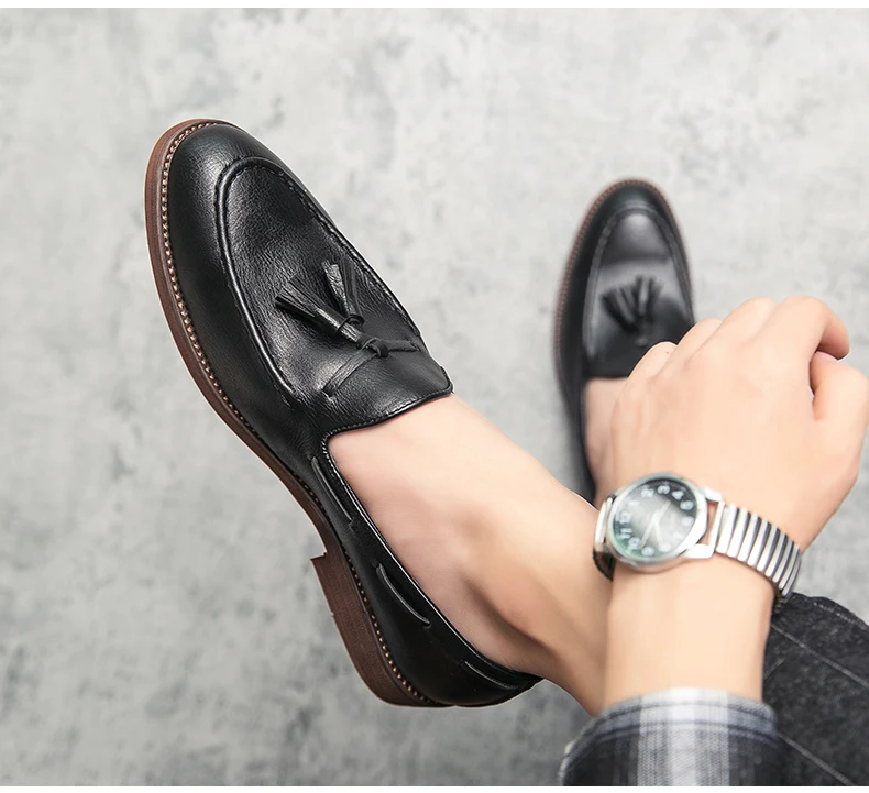 New High Quality Pointed Casual Leather Shoes Men's Wedding Shoes Bullock Fringe A Slip-On Beef Sole Stylist Fashion Shoes