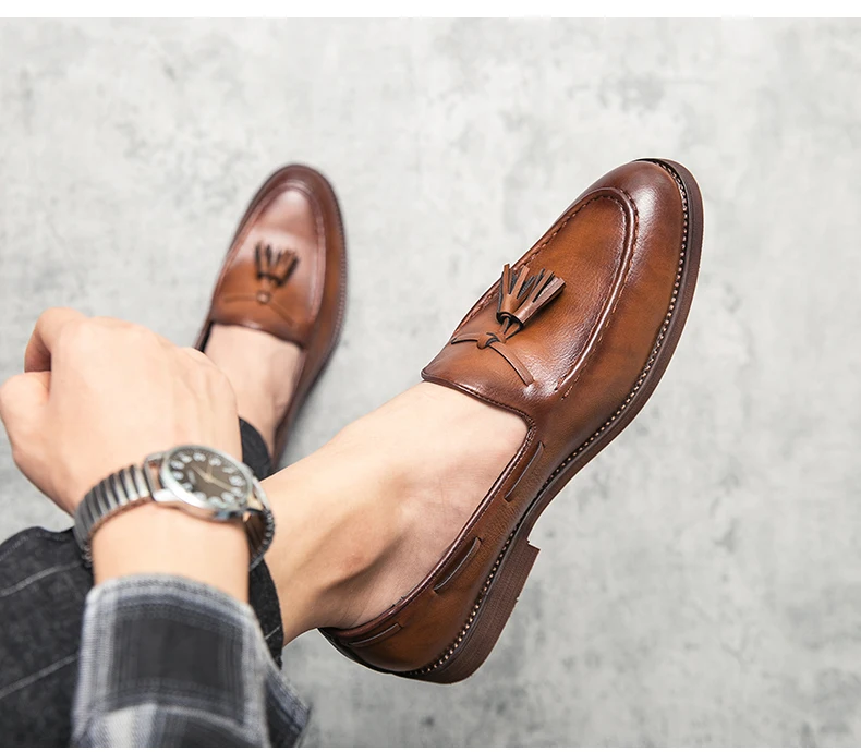 New High Quality Pointed Casual Leather Shoes Men's Wedding Shoes Bullock Fringe A Slip-On Beef Sole Stylist Fashion Shoes