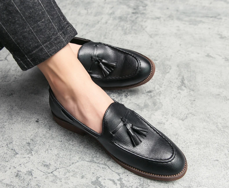 New High Quality Pointed Casual Leather Shoes Men's Wedding Shoes Bullock Fringe A Slip-On Beef Sole Stylist Fashion Shoes