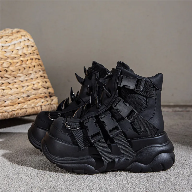 2025 New Women Punk Rivet Muffin Platform Sports Retro Rivets Heavy Metal Short Boots