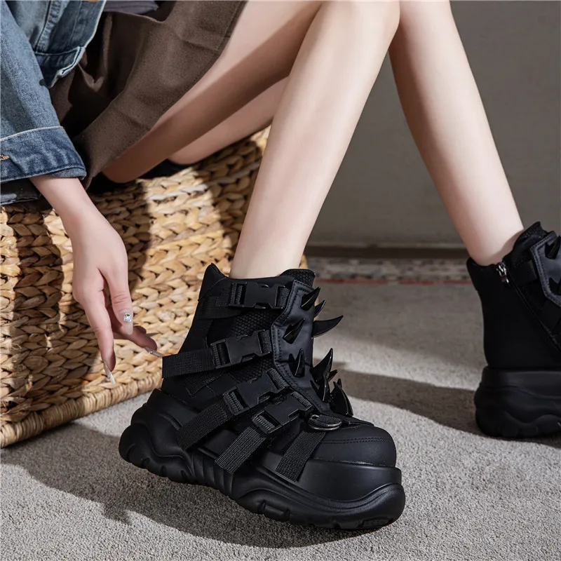 2025 New Women Punk Rivet Muffin Platform Sports Retro Rivets Heavy Metal Short Boots