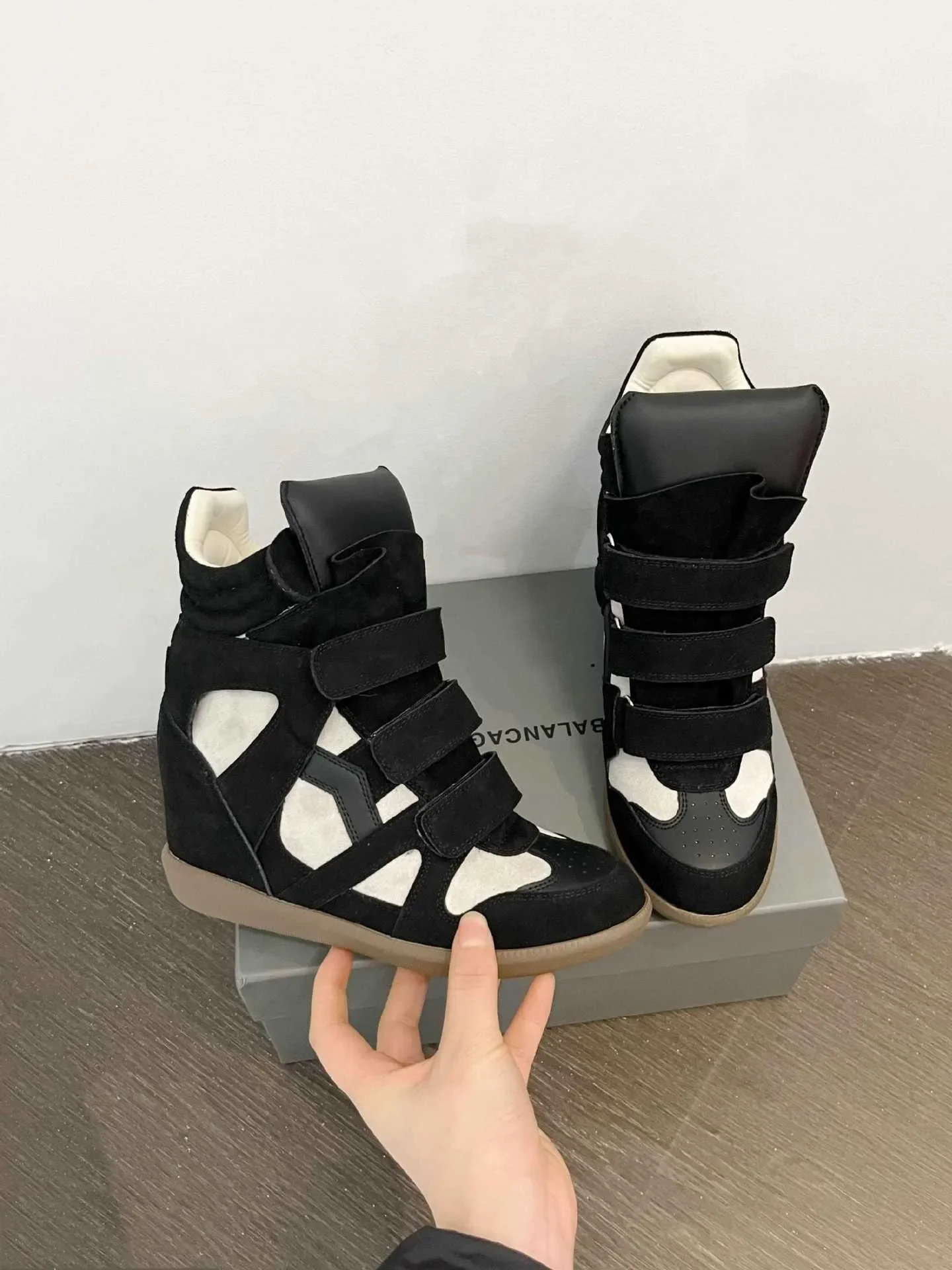 Fall Winter High Top Women's Casual Shoes Thick Bottom Heightening Magic Tape Sports Shoes Fashionable Splice Color Design