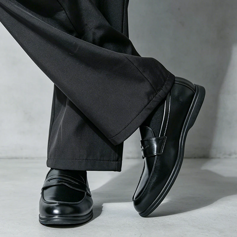 Classic Black and White Men's Comfortable Anti Slip Casual Loafers Fashionable Spring New Men's Breathable Casual Leather Shoes