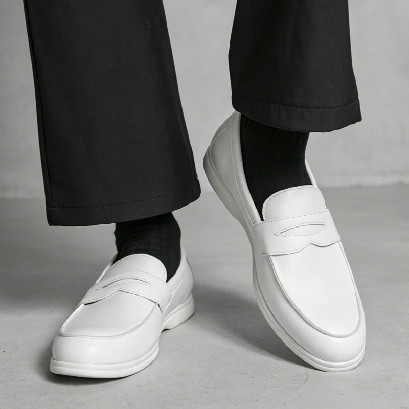 Classic Black and White Men's Comfortable Anti Slip Casual Loafers Fashionable Spring New Men's Breathable Casual Leather Shoes