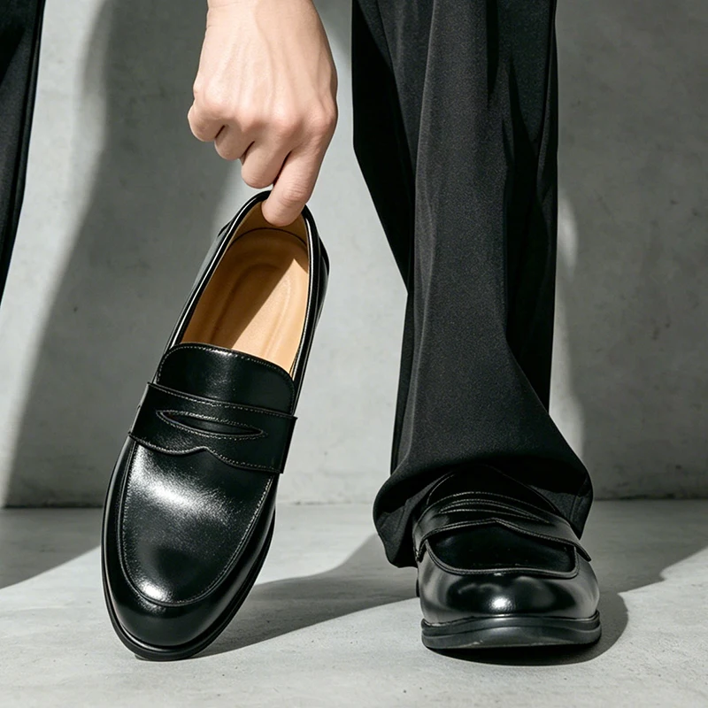 Classic Black and White Men's Comfortable Anti Slip Casual Loafers Fashionable Spring New Men's Breathable Casual Leather Shoes