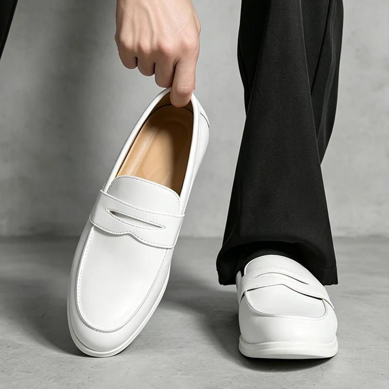 Classic Black and White Men's Comfortable Anti Slip Casual Loafers Fashionable Spring New Men's Breathable Casual Leather Shoes