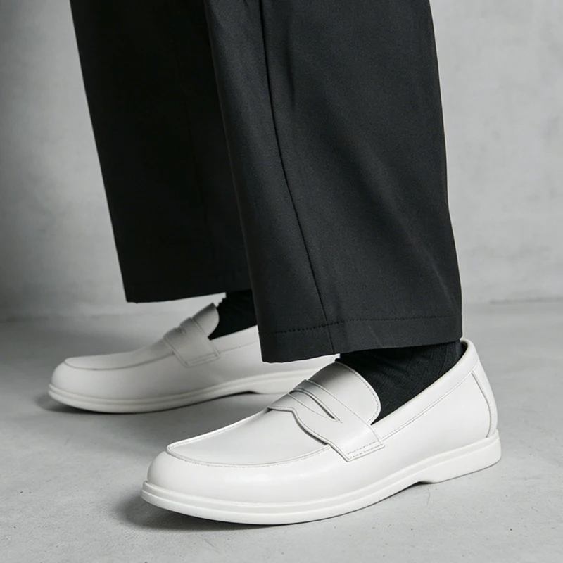 Classic Black and White Men's Comfortable Anti Slip Casual Loafers Fashionable Spring New Men's Breathable Casual Leather Shoes