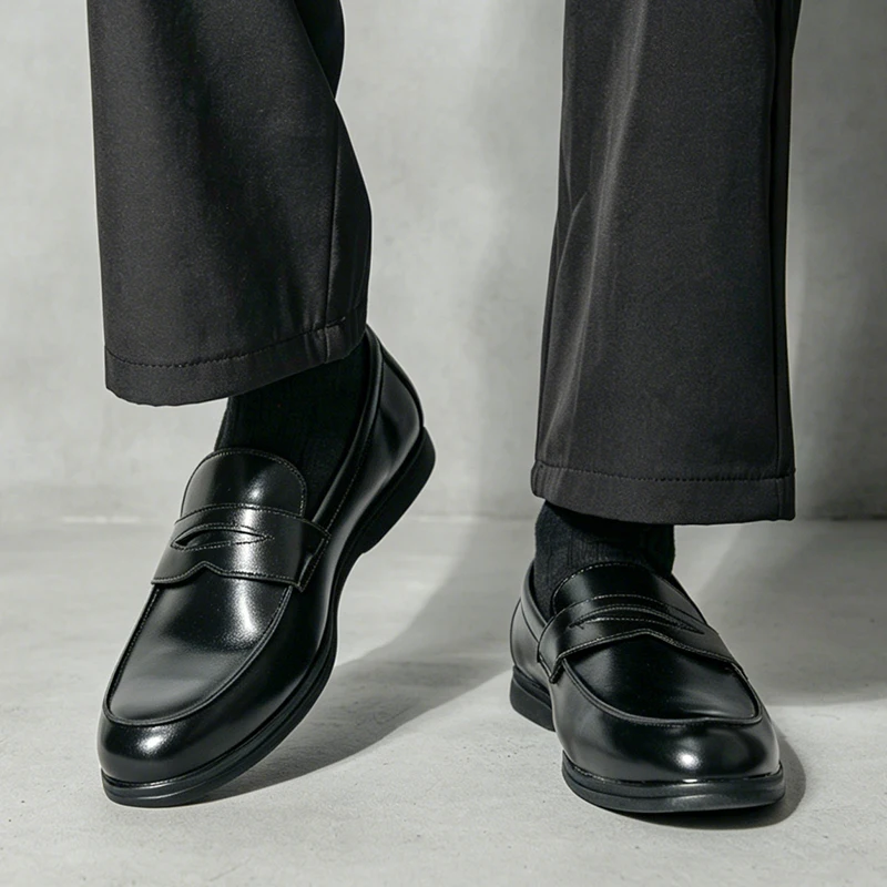 Classic Black and White Men's Comfortable Anti Slip Casual Loafers Fashionable Spring New Men's Breathable Casual Leather Shoes