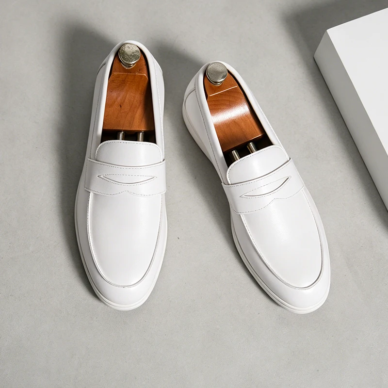 Classic Black and White Men's Comfortable Anti Slip Casual Loafers Fashionable Spring New Men's Breathable Casual Leather Shoes