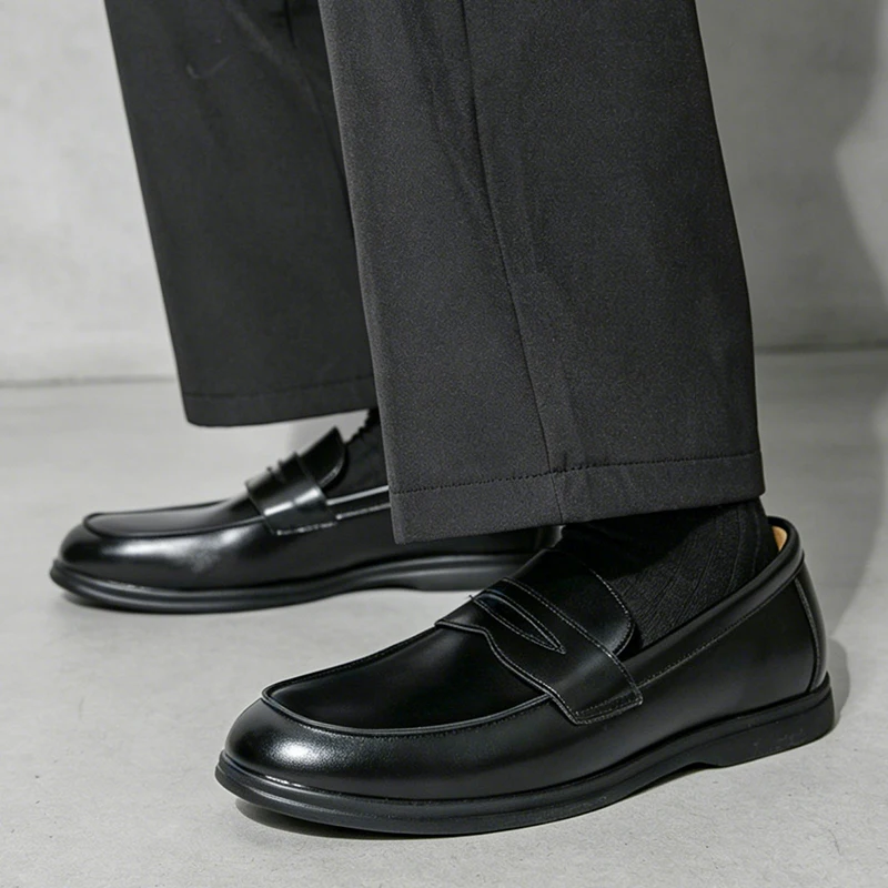Classic Black and White Men's Comfortable Anti Slip Casual Loafers Fashionable Spring New Men's Breathable Casual Leather Shoes