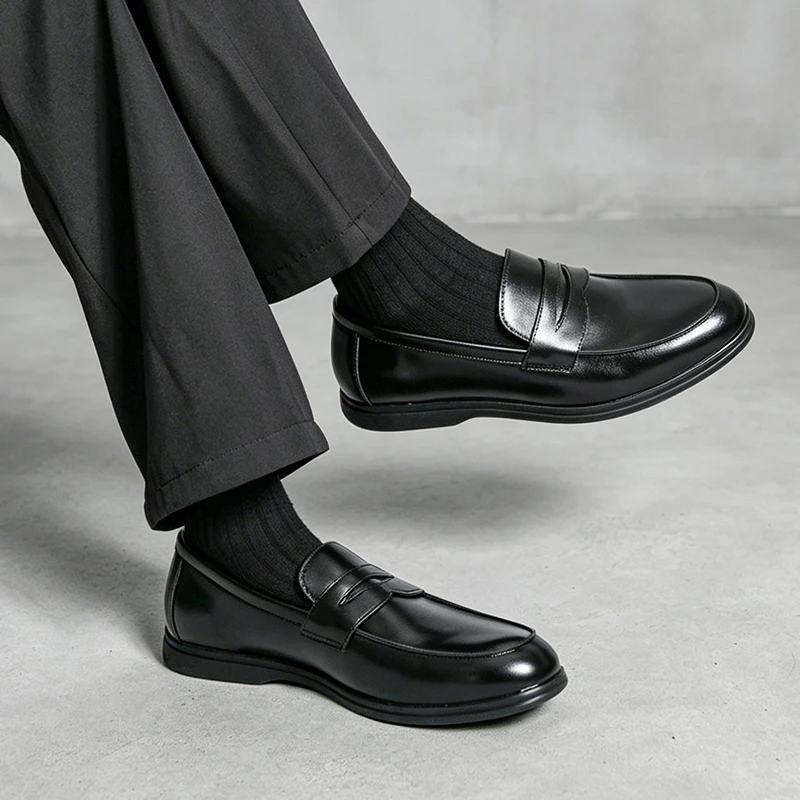 Classic Black and White Men's Comfortable Anti Slip Casual Loafers Fashionable Spring New Men's Breathable Casual Leather Shoes