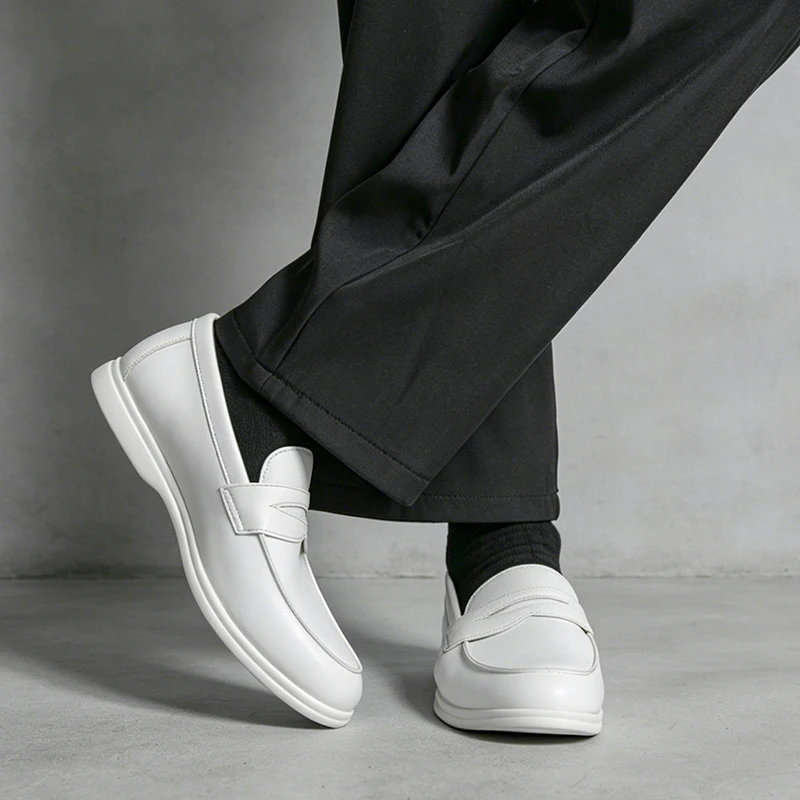 Classic Black and White Men's Comfortable Anti Slip Casual Loafers Fashionable Spring New Men's Breathable Casual Leather Shoes