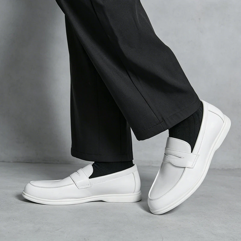 Classic Black and White Men's Comfortable Anti Slip Casual Loafers Fashionable Spring New Men's Breathable Casual Leather Shoes