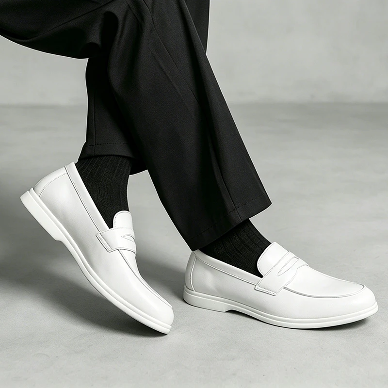 Classic Black and White Men's Comfortable Anti Slip Casual Loafers Fashionable Spring New Men's Breathable Casual Leather Shoes