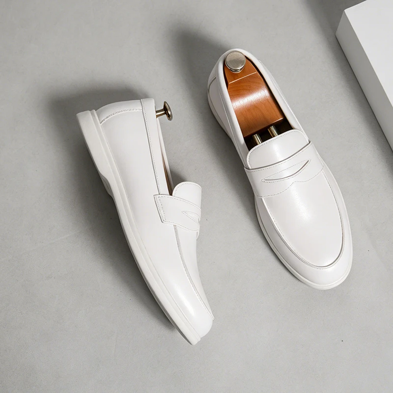 Classic Black and White Men's Comfortable Anti Slip Casual Loafers Fashionable Spring New Men's Breathable Casual Leather Shoes