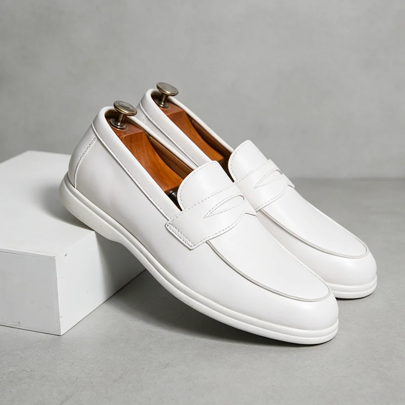 Classic Black and White Men's Comfortable Anti Slip Casual Loafers Fashionable Spring New Men's Breathable Casual Leather Shoes